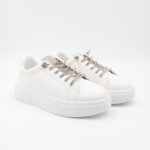 حذاء سبورت للنساء لون أبيض