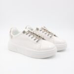 حذاء سبورت للنساء لون أبيض