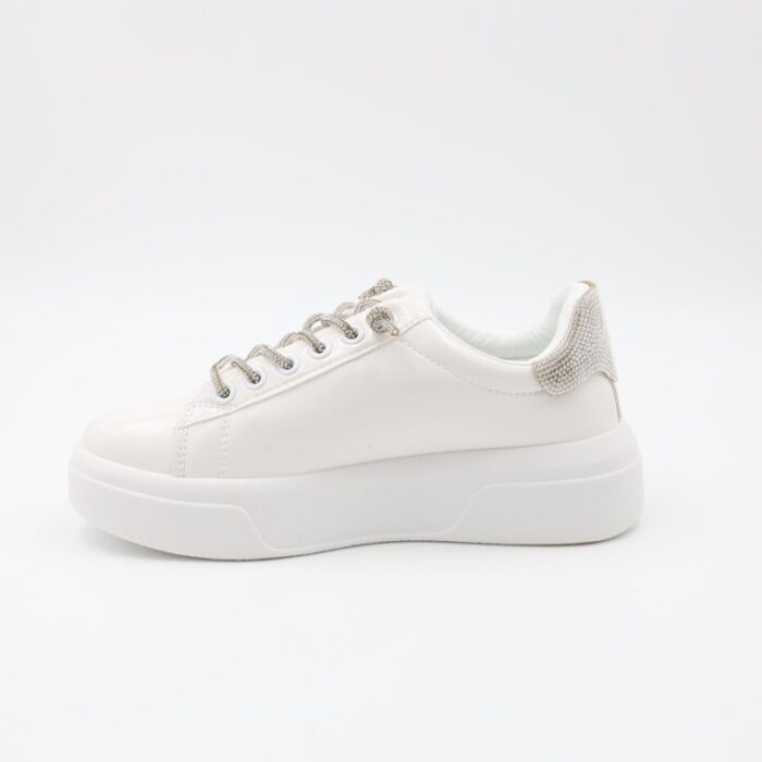 ⁦حذاء سبورت للنساء لون أبيض⁩ - الصورة ⁦4⁩