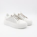 حذاء سبورت للنساء لون أبيض