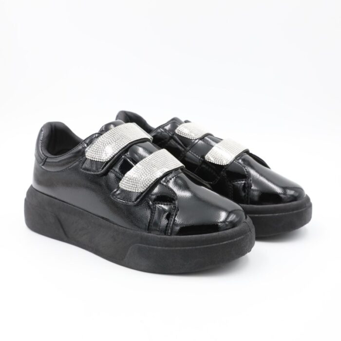 103388401_68a3771ef2069 حذاء سبورت للنساء لون أسود - الصورة 1