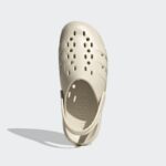 ⁦adidas Men's Adilette Clog 2.0 Sandals - Beige⁩ - الصورة ⁦3⁩