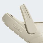 ⁦adidas Men's Adilette Clog 2.0 Sandals - Beige⁩ - الصورة ⁦9⁩