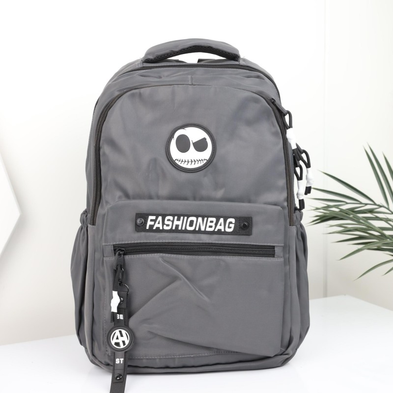 ⁦شنطة مدرسية لون رمادي⁩ - الصورة ⁦1⁩