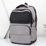 ⁦شنطة مدرسية لون رمادي وأسود⁩ - الصورة ⁦2⁩