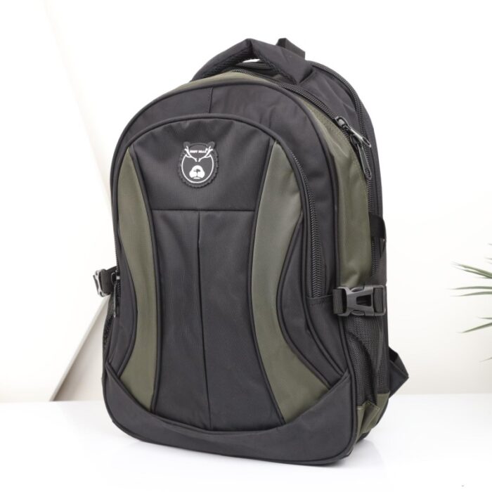 ⁦شنطة مدرسية لون أسود وزيتي 46*36*21 سم⁩ - الصورة ⁦3⁩