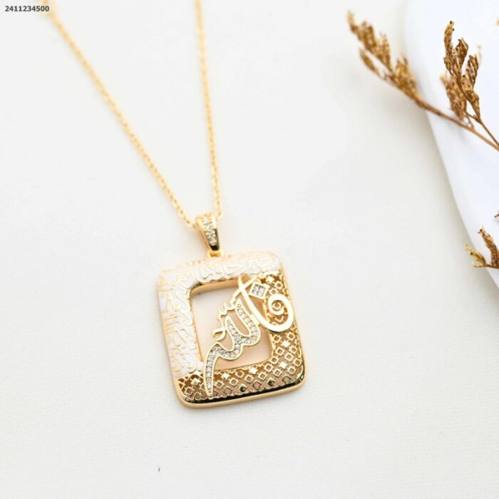 103388645_68a83ed7795eb سلسال مربع مع كلمة قل من القرآن الكريم لون ذهبي و أبيض كفالة سنتين ضد تغير اللون - الصورة 1