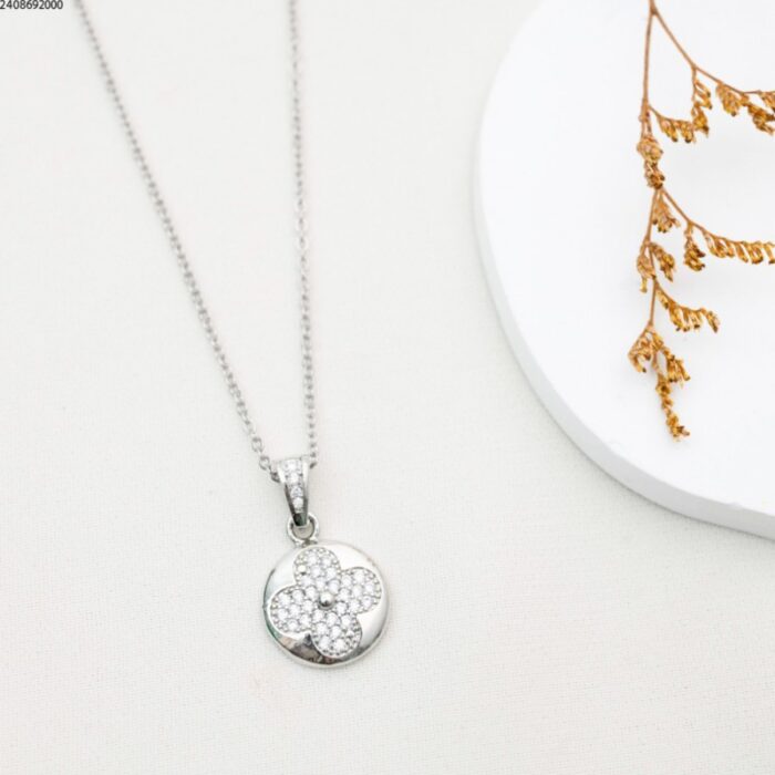 103388679_68a83ef732961 سلسال فضي دائري بتصميم وردة كفالة سنتين ضد تغير اللون - الصورة 1