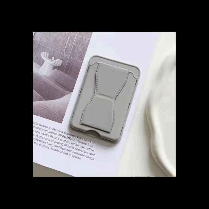 103388908_68acb8eded487 حمالة كرت لاصقة لظهر الهاتف - الصورة 1