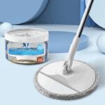 ⁦ممسحة دّوارة (Spin Mop) مع دلو عّصارة، وهي أداة تنظيف عملية متعددة استخدامات.⁩ - الصورة ⁦7⁩