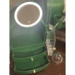 ⁦منظم توفير مساحة لاكسسواراتك و الميك اب مع جارورين ومراه واضاءة⁩ - الصورة ⁦3⁩