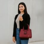 ⁦شنطة كتف لون عنابي⁩ - الصورة ⁦6⁩