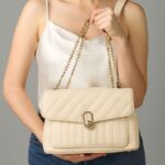 ⁦شنطة كتف لون بيج⁩ - الصورة ⁦6⁩