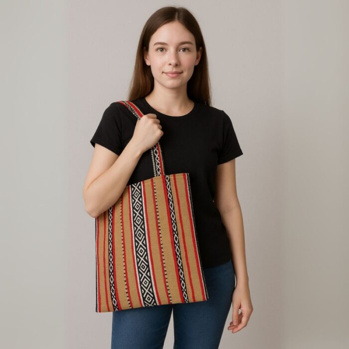 ⁦شنطة توت باغ عملية بسيطة بالقماش البدوي الوان منوعة لون بيج⁩ - الصورة ⁦2⁩