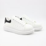 حذاء رياضي جلد للرجال لون أبيض وأسود