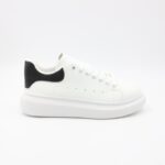 ⁦حذاء رياضي جلد للرجال لون أبيض وأسود⁩ - الصورة ⁦3⁩