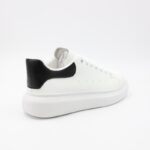 ⁦حذاء رياضي جلد للرجال لون أبيض وأسود⁩ - الصورة ⁦4⁩