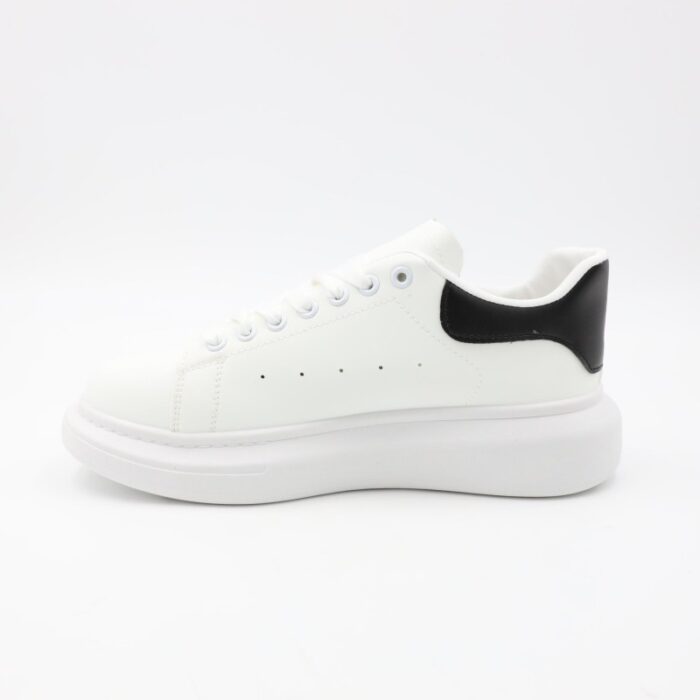 ⁦حذاء رياضي جلد للرجال لون أبيض وأسود⁩ - الصورة ⁦5⁩