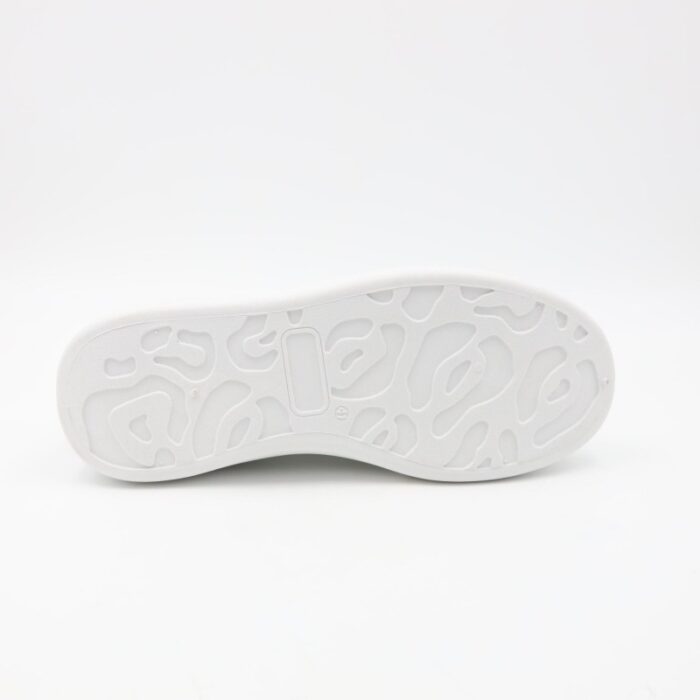 ⁦حذاء رياضي جلد للرجال لون أبيض وأسود⁩ - الصورة ⁦6⁩