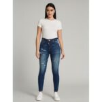 بنطلون جينز للنساء لون أزرق