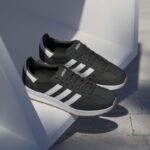 ⁦adidas RUN 70s 2.0 Shoes - Black⁩ - الصورة ⁦24⁩