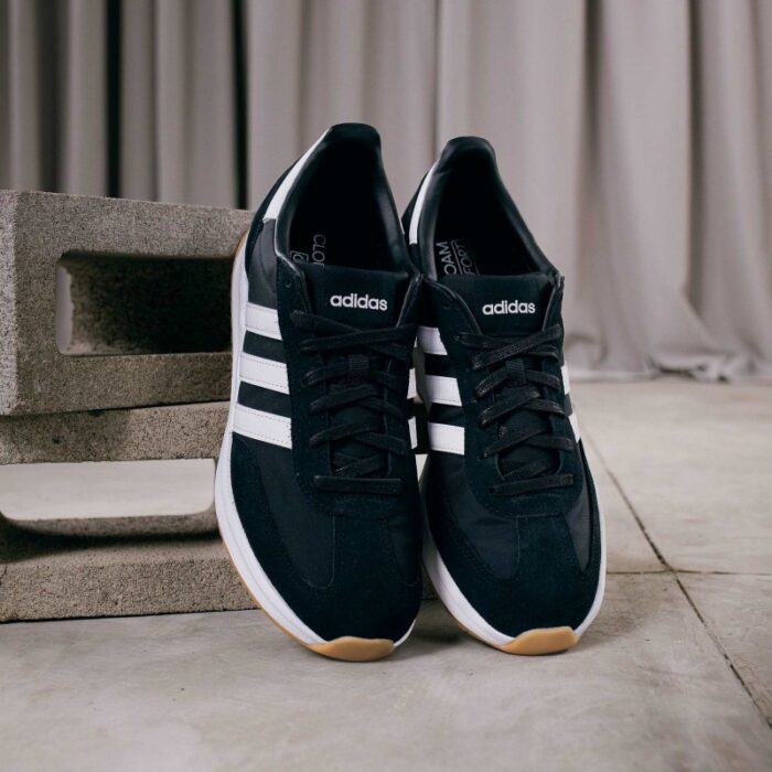 ⁦adidas RUN 70s 2.0 Shoes - Black⁩ - الصورة ⁦30⁩