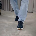 ⁦adidas RUN 70s 2.0 Shoes - Black⁩ - الصورة ⁦33⁩