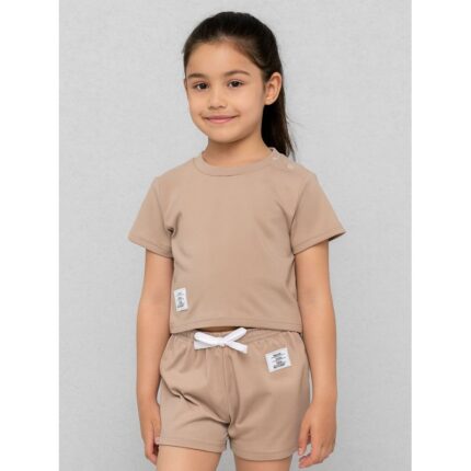 طقم ولادي قطعتين ( بلوزة وشرط لون بيج)