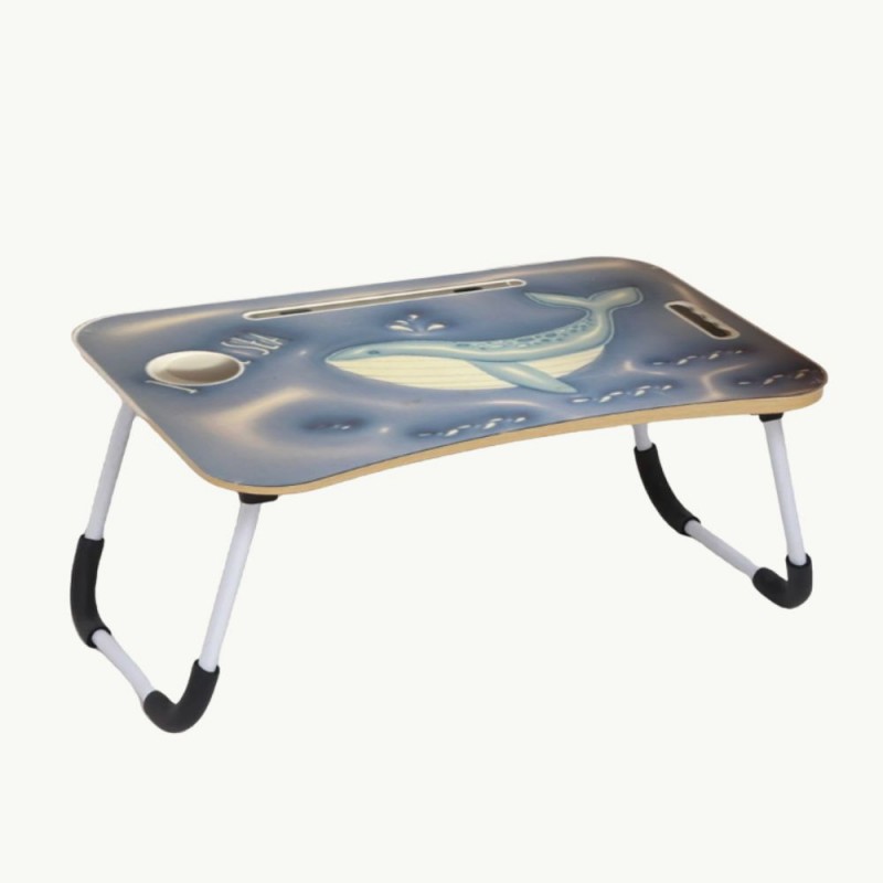 ⁦طاولة اللاب توب والدراسة القابلة للطي جودة ممتازة وعملية مرسمة حوت ازرق مع مكان مخصص لحمل الكوب⁩ - الصورة ⁦1⁩