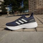 ⁦Adidas Men's Ultraboost 5 Shoes - Blue⁩ - الصورة ⁦26⁩