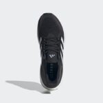 ⁦Adidas Men's Ultraboost 5 Shoes - Black⁩ - الصورة ⁦3⁩