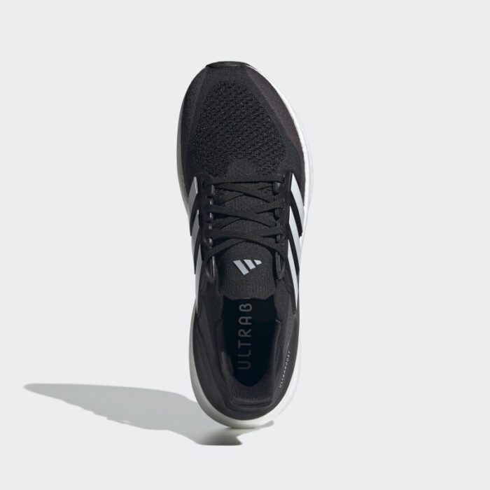 ⁦Adidas Men's Ultraboost 5 Shoes - Black⁩ - الصورة ⁦3⁩