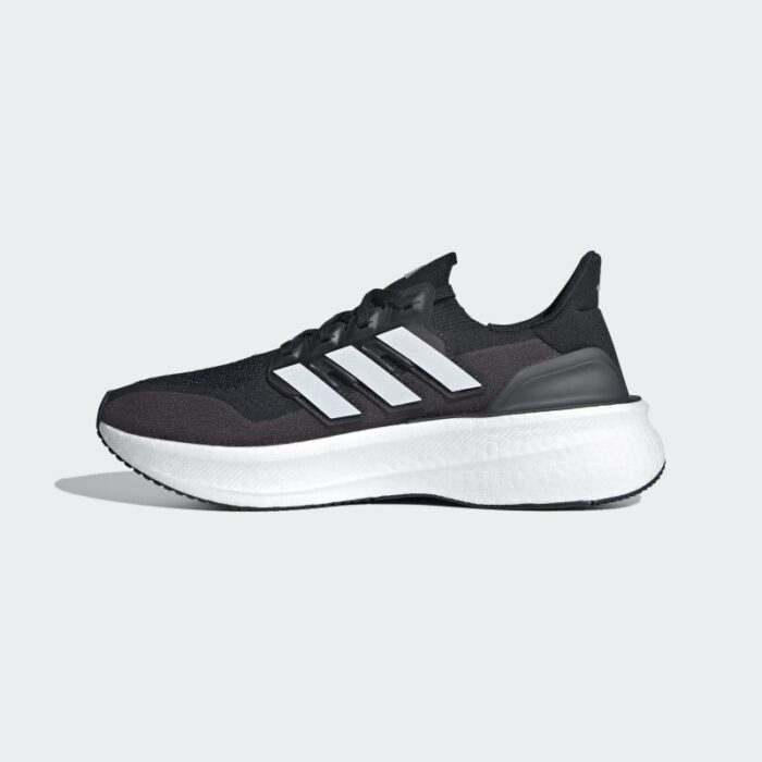 ⁦Adidas Men's Ultraboost 5 Shoes - Black⁩ - الصورة ⁦5⁩