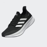⁦Adidas Men's Ultraboost 5 Shoes - Black⁩ - الصورة ⁦12⁩