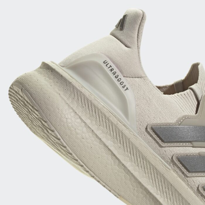 ⁦Adidas Men's Ultraboost 5 Shoes - Beige⁩ - الصورة ⁦9⁩