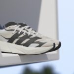 ⁦Adidas Men's Lightblaze Shoes - Beige⁩ - الصورة ⁦31⁩