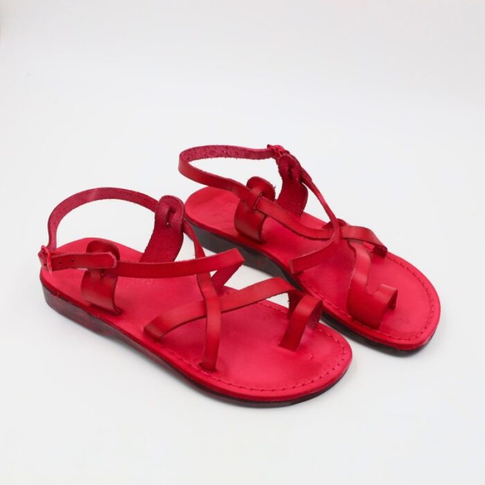 ⁦صندل جلد من Camels بتصميم مفتوح من الأمام للنساء لون فوشي ونعل أسود⁩ - الصورة ⁦2⁩