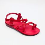 ⁦صندل جلد من Camels بتصميم مفتوح من الأمام للنساء لون فوشي ونعل أسود⁩ - الصورة ⁦4⁩