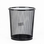 سلة مهملات معدن صغير