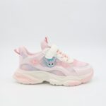 ⁦بوت رياضي بناتي للأطفال لون زهري وأبيض⁩ - الصورة ⁦3⁩