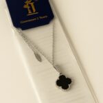 سلسال طويل وردة برسيم وجهين أسود و أبيض لون فضي