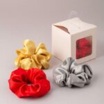 علبة ربطات شعر ( 3 ربطات ) ستان لون أحمر وسكني وذهبي