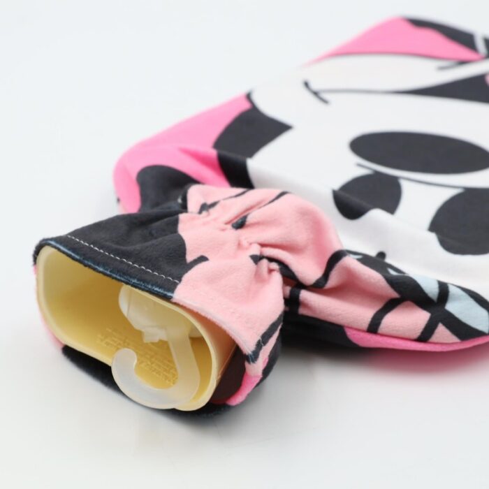 ⁦قربة للماء الساخن بتصاميم شخصيات ديزني ميني ماوس لون زهري⁩ - الصورة ⁦4⁩