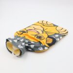 ⁦قربة للماء الساخن بتصاميم شخصيات ديزني سيمبا لون اصفر⁩ - الصورة ⁦3⁩