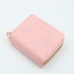 ⁦جزدان ستاتي جلد سحابين حجم صغير لون زهري⁩ - الصورة ⁦2⁩