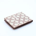 ⁦جزدان رجالي شبابي لون عسلي وأبيض⁩ - الصورة ⁦2⁩