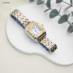 ساعة يد نسائية أنيقة لون فضي