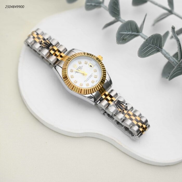 ⁦ساعة يد نسائية أنيقة لون فضي و ذهبي⁩ - الصورة ⁦1⁩