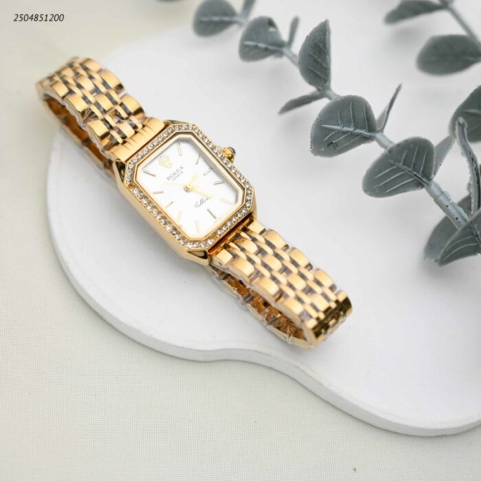 103391742_68e2e621e2fd5 ساعة يد نسائية أنيقة لون ذهبي - الصورة 1