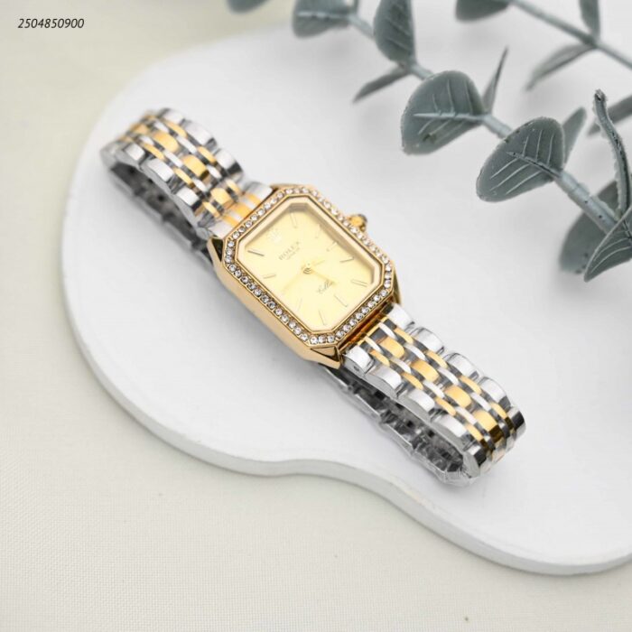 103391744_68e2e625096c9 ساعة يد نسائية لون ذهبي وفضي - الصورة 1